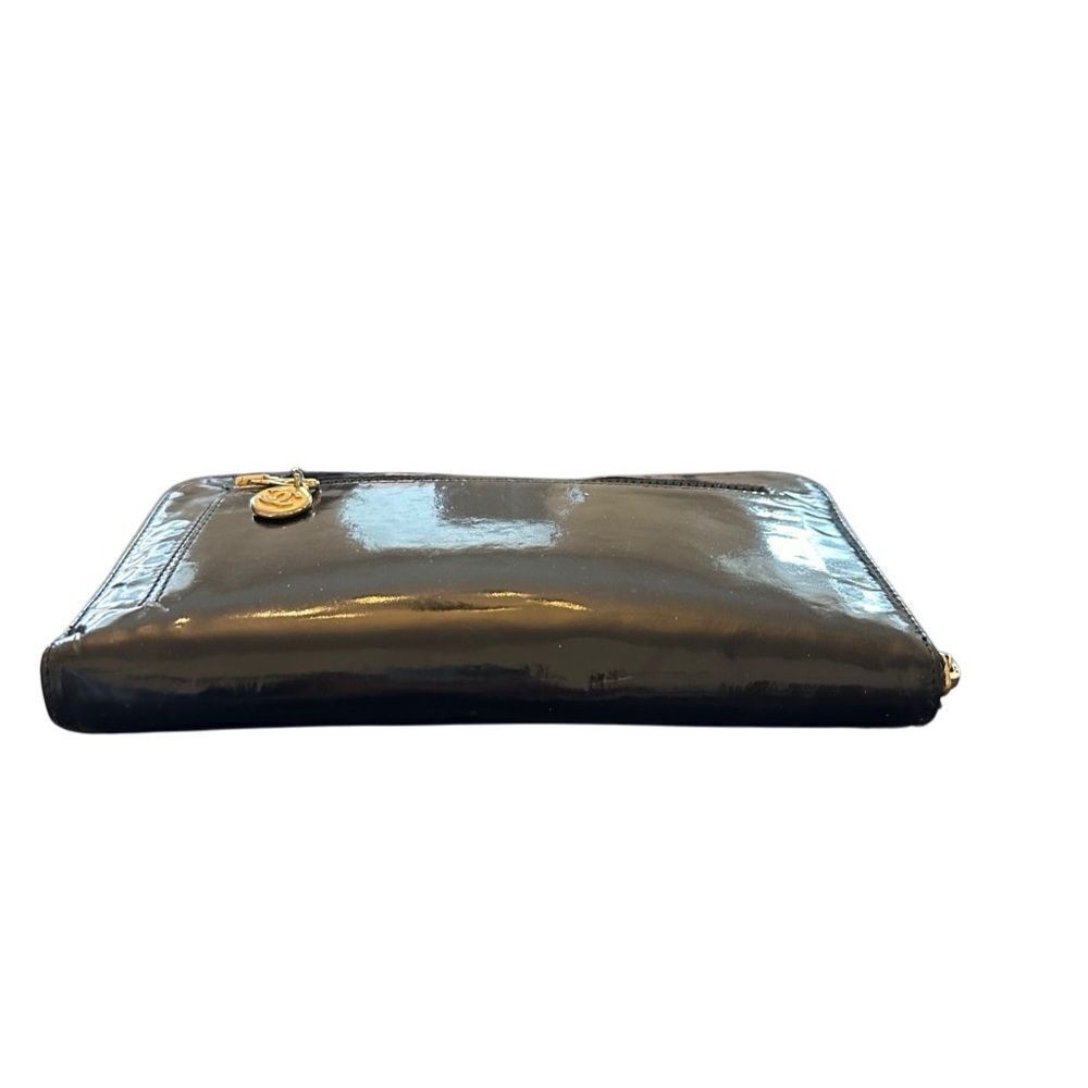 Chanel large zip around wallet added a chain - Picture 13 of 13